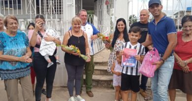 Pioneros felicitan a familia de Dayan García