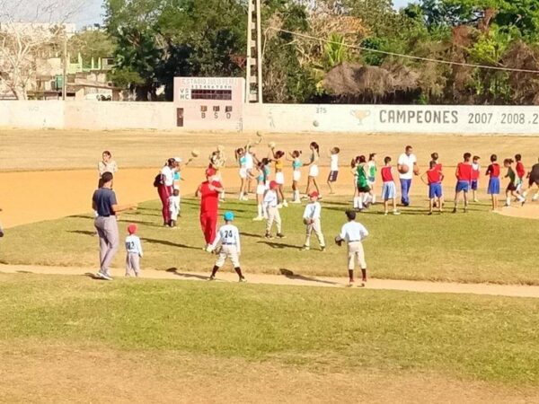 Acto municipal por el aniversario 62 de la fundación del Instituto Nacional de Deportes, Educaciòn Física y Recreacion (INDER). Foto: Tomada del perfil de Facebook Deporte Ariguanabense