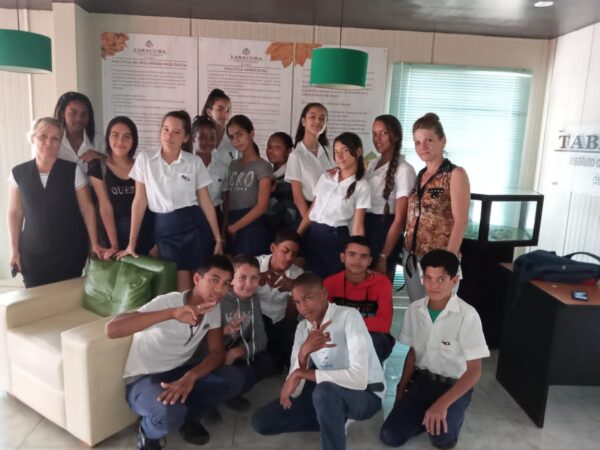 Círculo de interés en el Instituto de Investigaciones del Tabaco. Fotos: Tomadas del perfil de la Organización de Pioneros José Martí de San Antonio de los Baños.