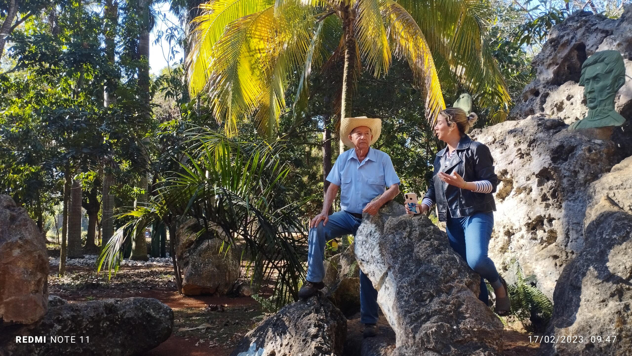 Felo, creador del Bosque, y Ana Irma Pérez, vicepresidenta nacional de la AHS,