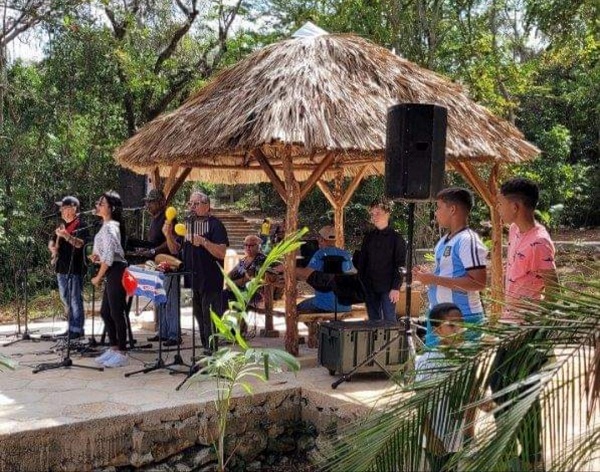 Agrupación musical Yawar en la comunidad Ojo de Agua.
