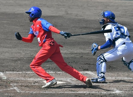 Luis Vicente Mateo impulsa la carrera de la victoria para Cuba Foto tomada de Internet