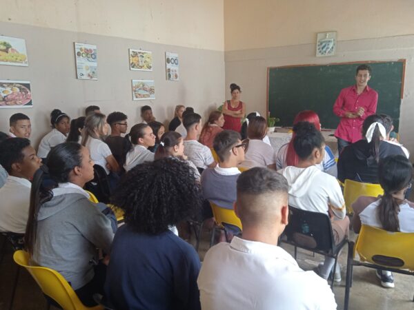 En el Instituto José Antonio Echeverría intercambio con metodólogos de la Dirección Provincial de Educación. Fotos: Meylin Pérez.
