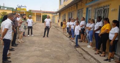 Candidatos a diputados al Parlamento Cubano visitaron la Empresa Productos Lácteos Artemisa. Fotos: Meylin Pérez.