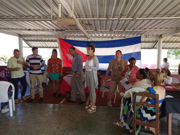 Encuentro con directivos de las escuelas.