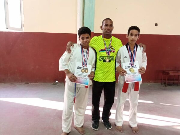 Atletas ganadores de la Academia de Taekwondo Halcones del Ariguanabo.