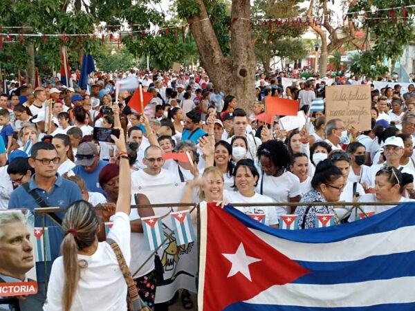 Trabajadores ariguanabenses alzaron sus voces para exigir el fin del bloqueo unilateral de Estados Unidos contra Cuba. 