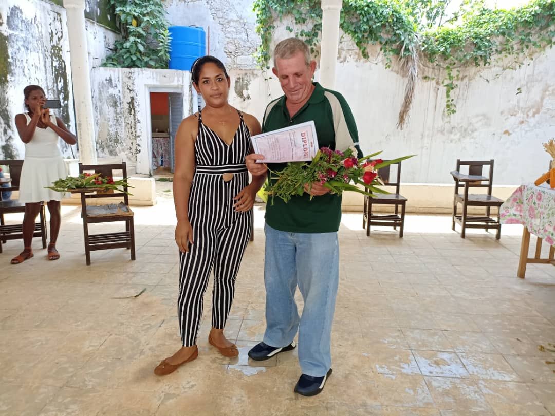 Reconocimiento para el trabajo de Senén Guzmán Pérez.