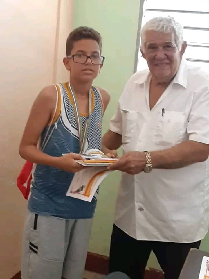 Adam Rodríguez 11 años y alumno de la escuela Domingo Lence. Mejor ajedrecista del torneo. Fotos: Aian Acevedo. 