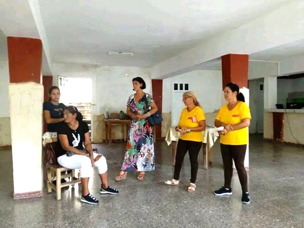 Federadas ariguanabenses laboran junto al personal de Salud Pública.