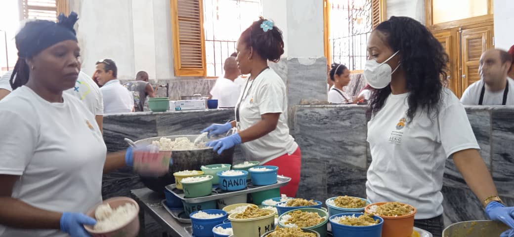 Trabajo en el comedor social de Quisicuaba.