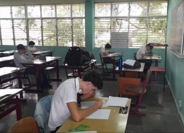 Estudiantes del IPVC Mártires de Humbolt 7. Fotos: Tomadas del prefil en Facebook del centro educacional.