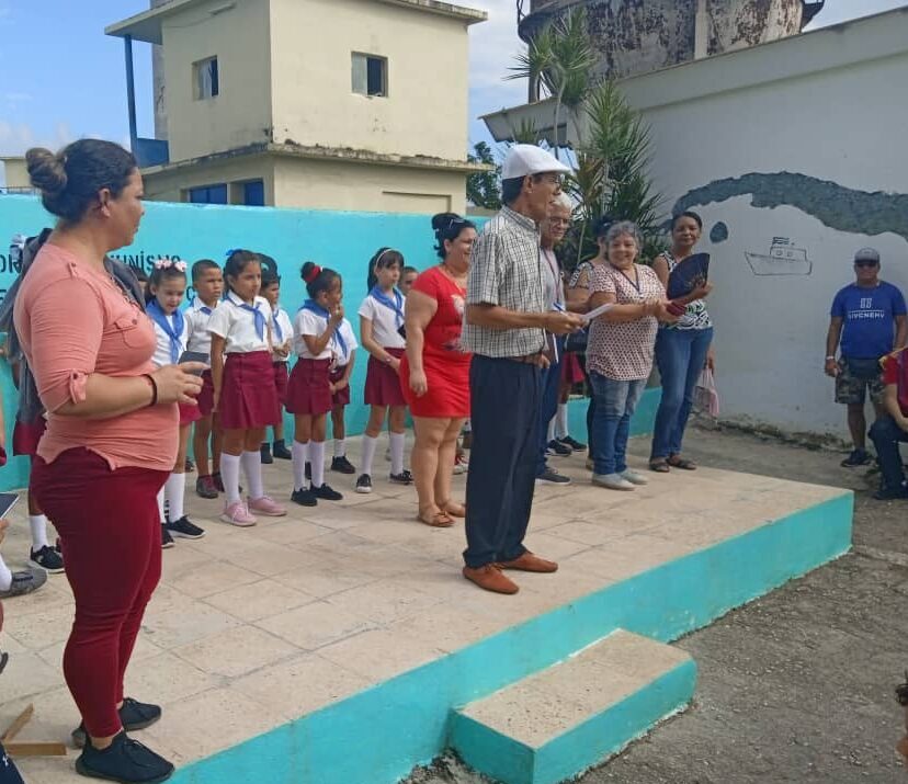 Representación de las diferentes asociaciones vinculadas con la Jornada de Equiparación de Oportunidades en el Ariguanabo.