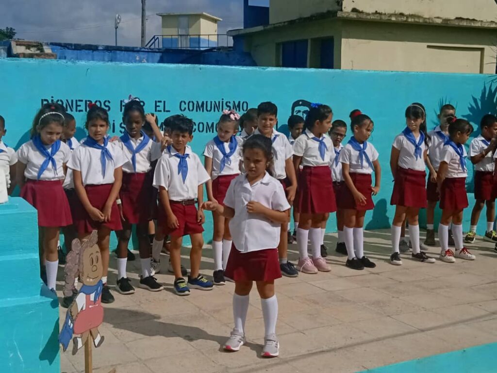 Estudiantes de la Escuela Especial 17 de abril.