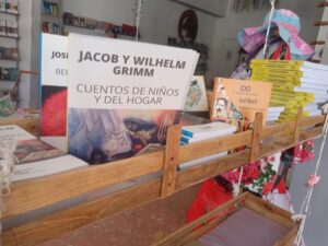Fiallo y Punto, un espacio para el arte y la lectura