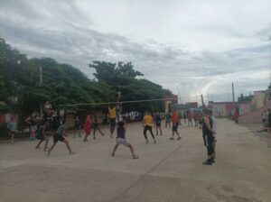 Voleibol en el área deportiva Domingo Lence 
