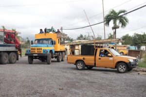 Linieros ariguanabenses por la solidaridad de traer luz