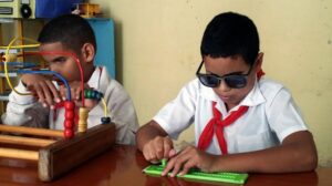 Reconocen obra de Fidel Castro en la educación especial