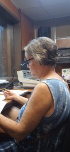 Evelyn González, tres décadas acompañando la creación radial