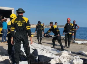 Brigada de rescatistas cubanos ya opera en zonas de desastre en Venezuela