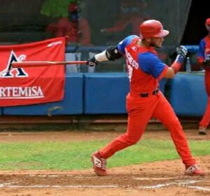 Osbel Pacheco jugará la 65 Serie Nacional con los Huracanes de Mayabeque