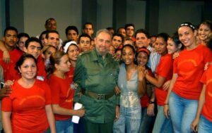 El latido eterno: Fidel y la juventud que toma el cielo por asalto